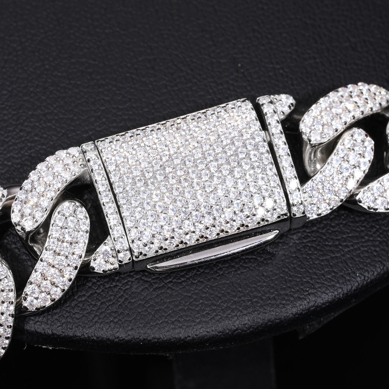 Stylish moissanite cuban link bracelet lock